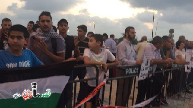 فيديو -العشرات يتظاهرون أمام مستشفى برازيلي تضامنًا مع الاسير بلال كايد واليمين يحاول الإعتداء عليهم